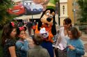 Ampliar Foto: Goofy firmando autografos -Estudios Walt Disney