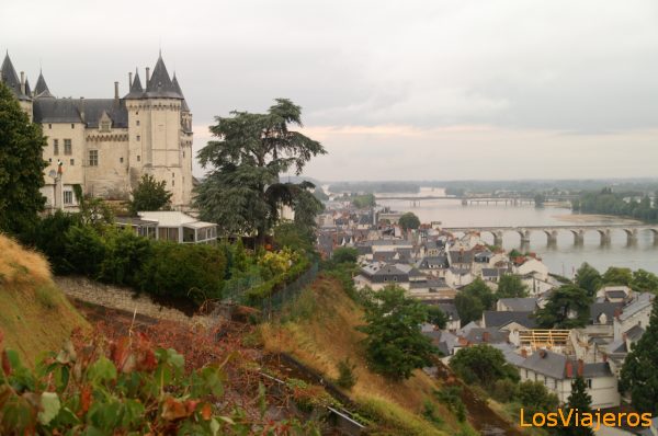 Saumur y el Loira visto desde la montaña - Francia