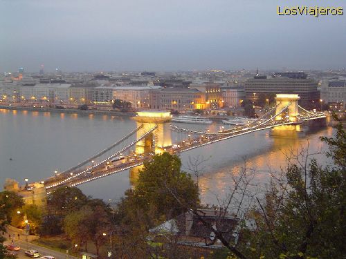 Puente de las Cadenas Széchenyi -Budapest - Hungria