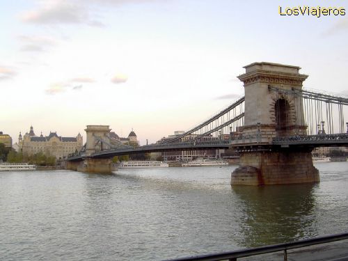 Puente de las Cadenas Széchenyi -Budapest- Hungría - Hungria