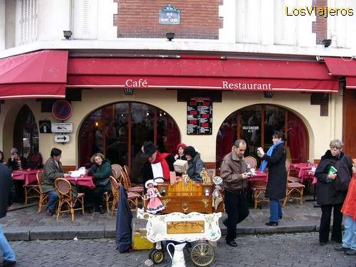 Artistas en el Barrio de Montmartre - Francia