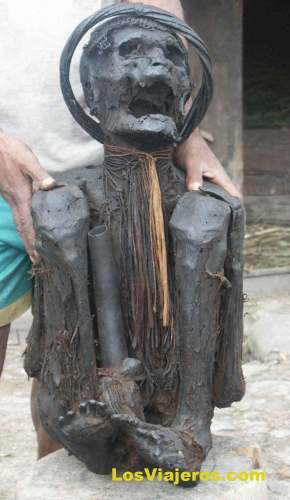 Momia de 300 años - Guerrero de las tribu Dani - Papua - Indonesia