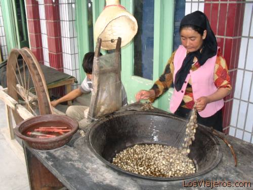 Extrayendo la seda CHINA -  Kashgar - Asia