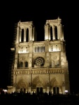 Vista norturna de la catedral de Notre Dame