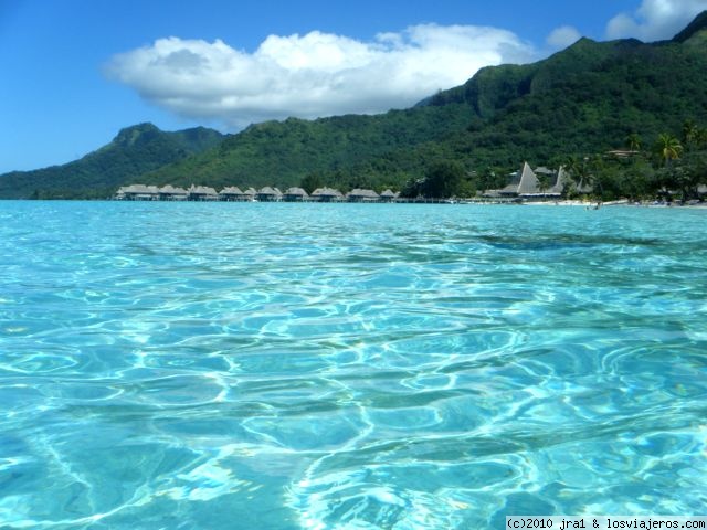 Moorea. Playa Temae. Hotel Sofitel al fondo.