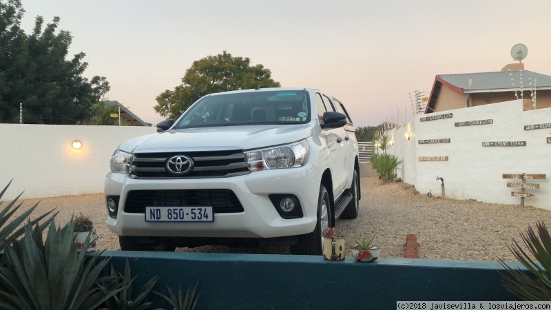 VEHÍCULO ALQUILADO. TOYOTA HILUX