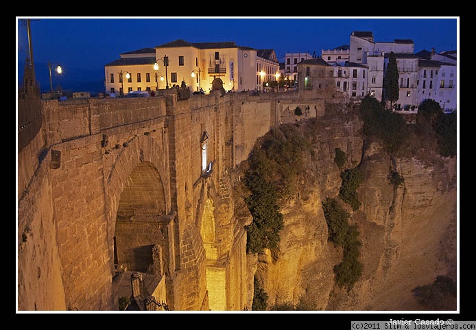 Puente nuevo de ronda por la noche