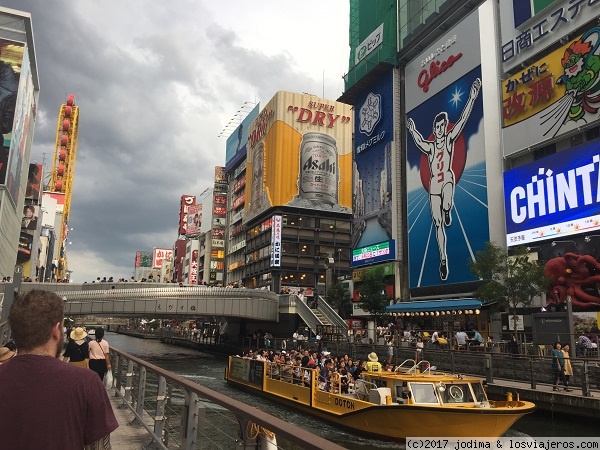 Barcazas en el canal