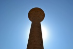 templo de Karnak columna de Tahargo