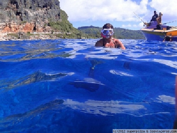 snorkel buscando ballenas RURUTU