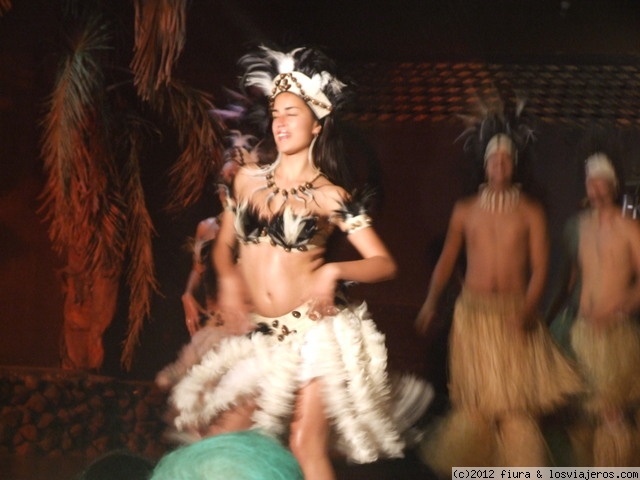 Bailarina Rapa Nui del conjunto Kari Kari