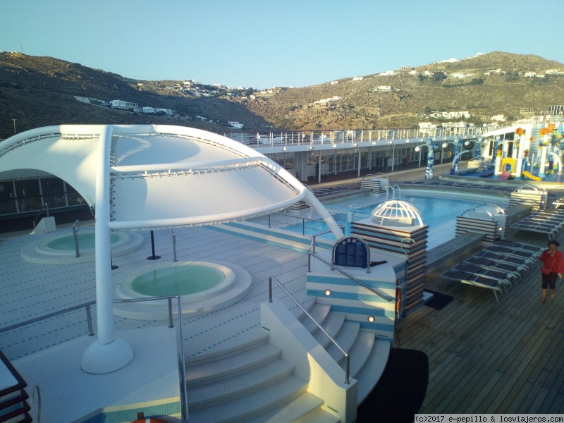 En el Sinfonia llegando a Mykonos