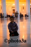 Niño en la mezquita de los Omeyas  de Damasco