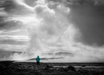 Una desconocida observando el volcán