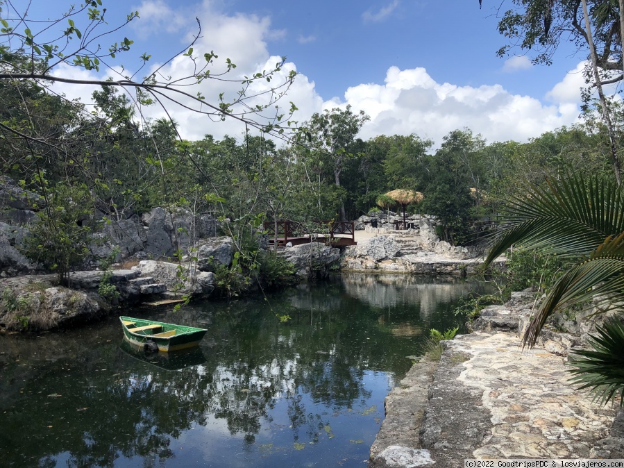 Cenote en Tulúm