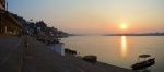 Amanecer sobre el Ganges en Benares