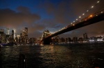 Puente de Nueva York desde el ferry East River