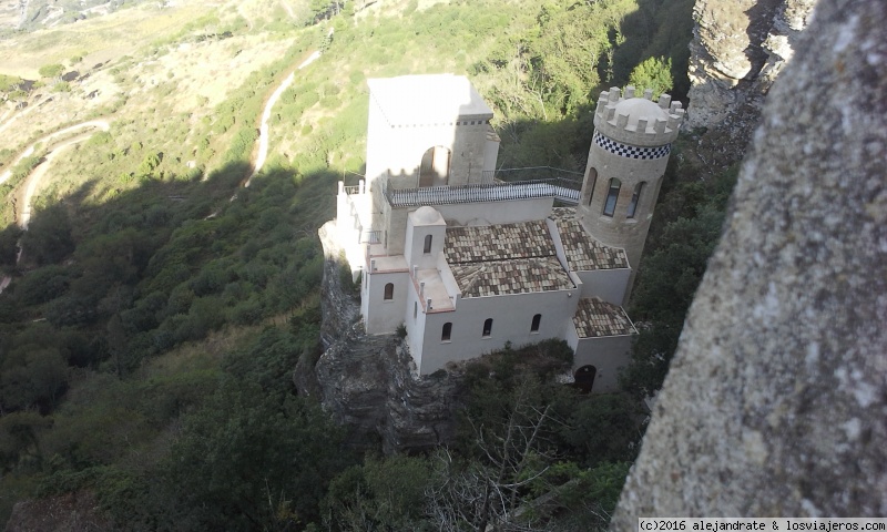Erice,castillo visto desde la cima parece de juguete