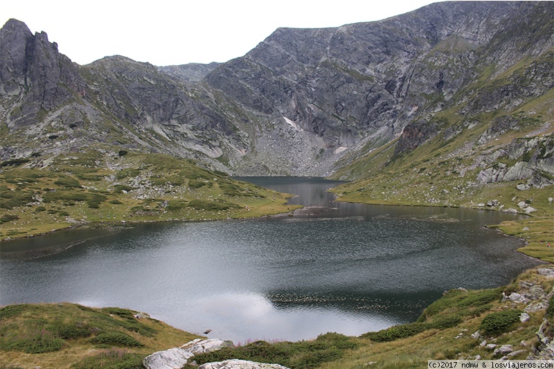 Vista de uno de los lagos de Rila