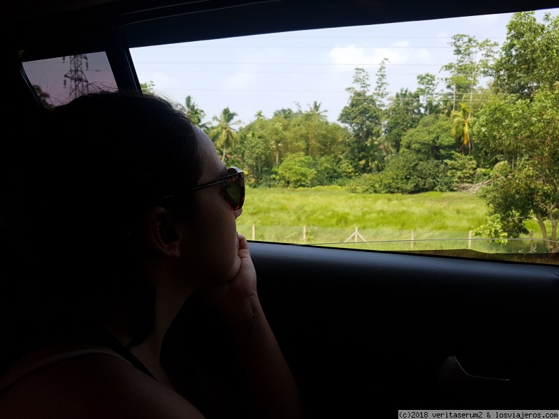 Sampath en su tuc tuc por las calles de Galle