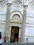 Torre de Pisa, puerta.