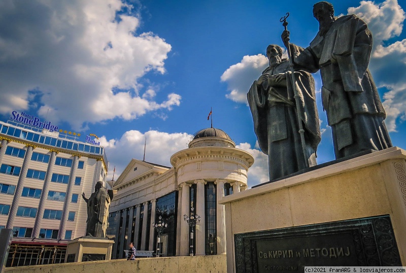 estatuas de Cirilo y Metodio