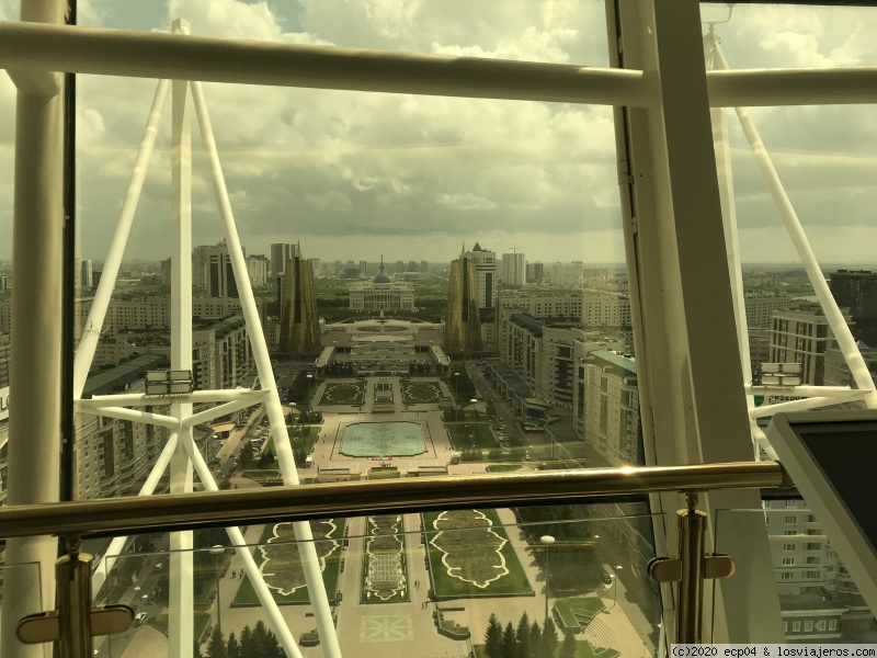 Torre Bayterek interior