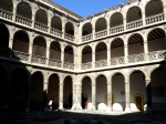 Patio del Colegio Mayor de Santa Cruz.-Valladolid