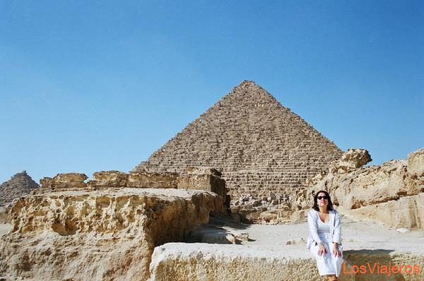 Pyramid of Menkaure-Giza-Egypt - Egipto
La pirámide de Menkaura (Micerinos) es la más pequeña de las tres pirámides de Giza. Originariamente estaba revestida con dieciséis hiladas de granito rosado. - Egypt