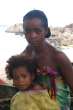 Madre e hija - Evatra, cerca de Fort Dauphin - Madagascar