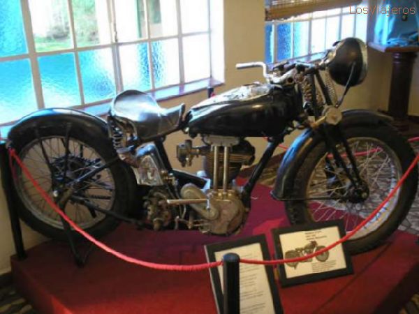 Réplica de la motocicleta con la que Ernesto Guevara hiciera su primer viaje por latinoamérica, se encuentra en el museo casa del Che, en la ciudad de alta Gracia, Córdoba. - Argentina
Motocicleta del Che Guevara - Argentina