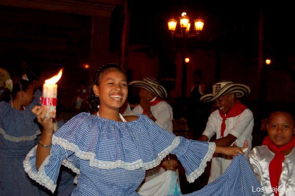 Bailes en la plaza Simón Bolivar - Cartagena de Indias - Colombia