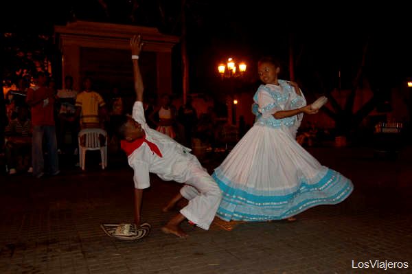 Bailes en la plaza de Simón Bolivar - Cartagena de Indias - Colombia
Dances in the square Simon Bolivar - Colombia
