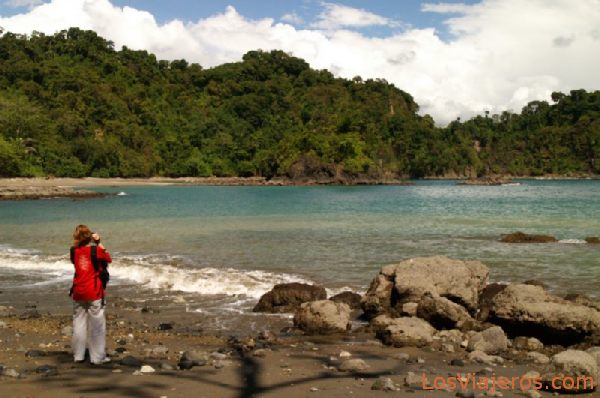 Playa Puerto Escondido en el Parque Nacional Manuel Antonio. - Costa Rica
