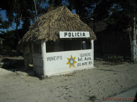 Police's palapa - Coba - Mexico
Palapa de policia - Coba - Mexico