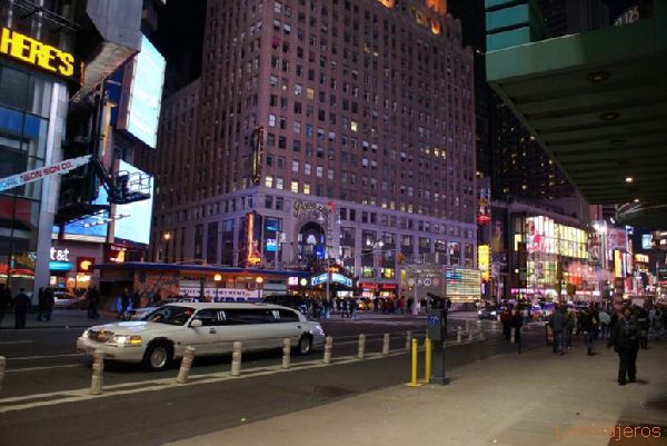 Limusina en Times Square- Nueva York - USA