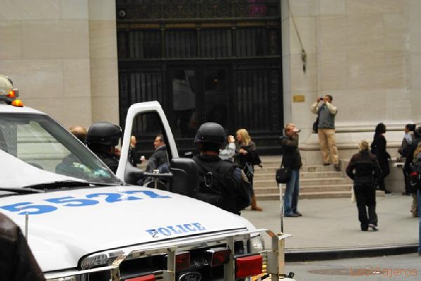 Fuerzas de seguridad frente al ayuntamiento y la Bolsa - Nueva York - USA