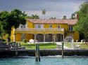 Ir a Foto: Mansión de un famoso latino cerca del Bayside - Miami 
Go to Photo: Mansion of a famous Latin near the Bayside.