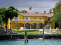 Go to big photo: Mansion of a famous Latin near the Bayside.