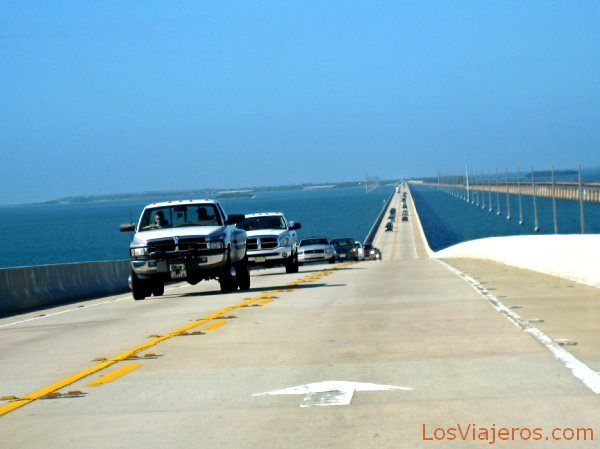 El famoso Puente de las Siete Millas - Los Cayos - USA