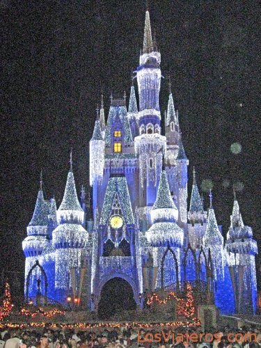 Castillo de Cenicienta iluminado - Parques Disney - USA