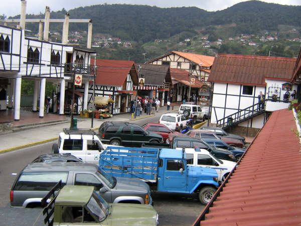 Calle principal de la Colonia Tovar - Venezuela
Main street at Colonia Tovar - Venezuela