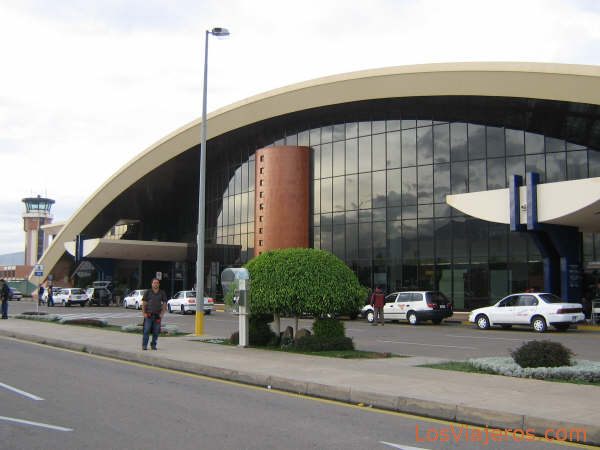Aeropuerto de Cochabamba - Bolivia
Jorge Wilstermann International Airport - Bolivia