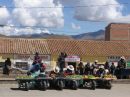 Ir a Foto: Vendedores de frutas y verduras en la terminal de autobuses de Potosí  
Go to Photo: Sellers of fruits and vegetables at bus station