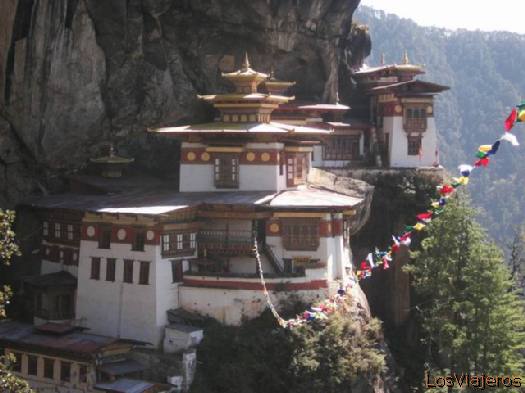 Banderas de oracion en Taktsang - Bhutan