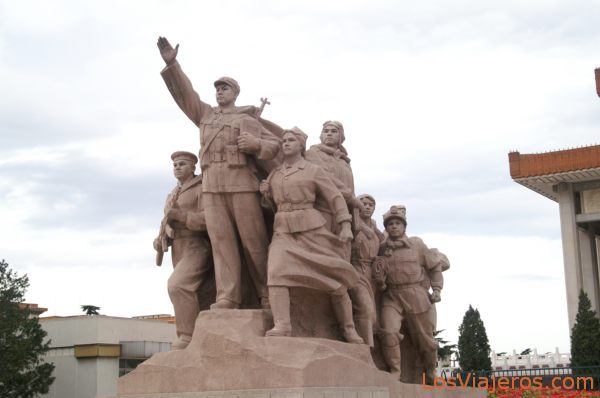 Estatua - Pekin - China
Revolution Sculptures of Mao Mausoleum - Beijing - China