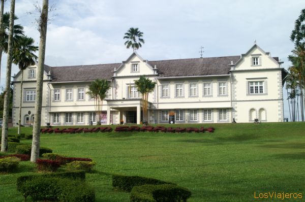 Museo Estatal – Kuching - Malasia - Sarawak Museum - Kuching - Malaysia