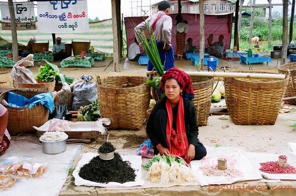 Mercado de Phaungdawoo-Lago Inle-Myanmar
Phaungdawoo Market-Inle Lake-Burma - Myanmar