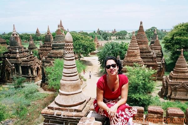La autora de la galería en Khay Min Ga,Bagan. - Myanmar