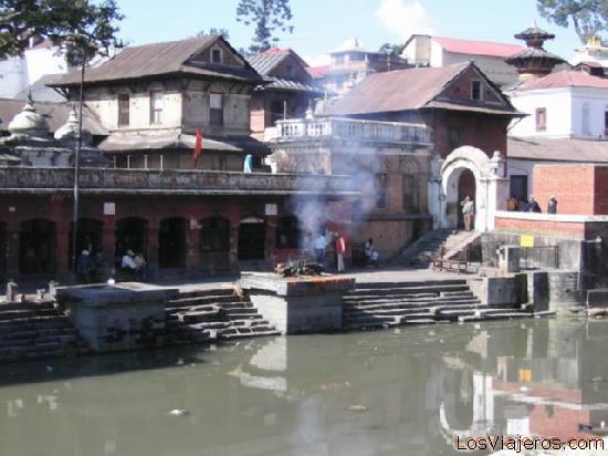 Cremaciones en Pashupatinah - Nepal